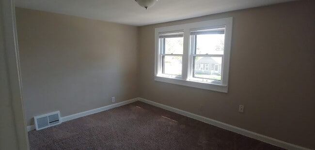 Building Photo - 2907 S 93rd St