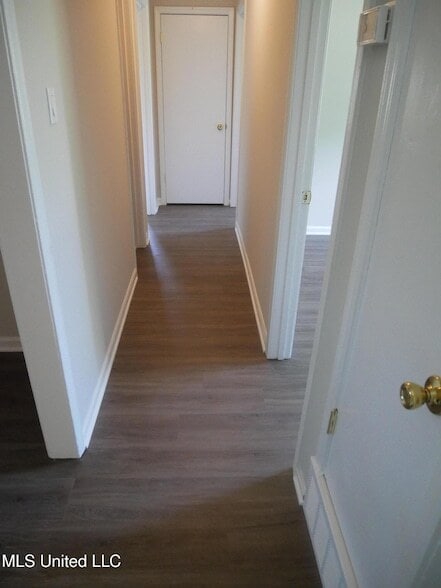 Building Photo - 2011 Coral Hills Dr