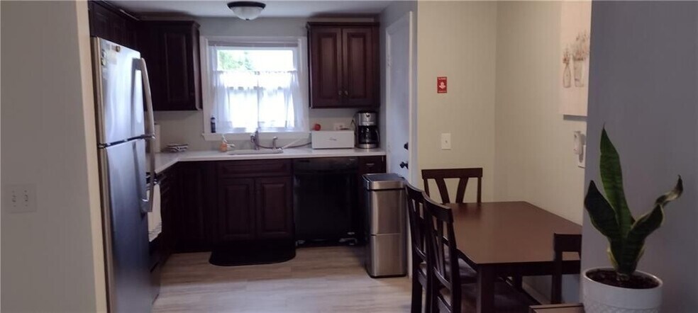 Building Photo - 4 Almy Ct