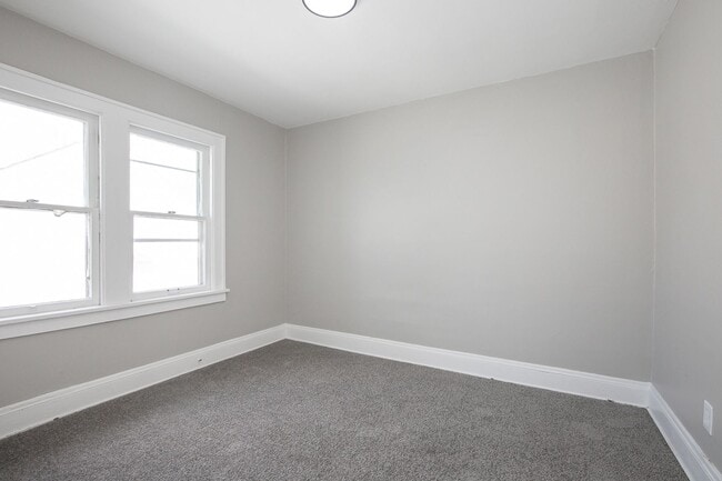 Building Photo - 4 BED, 1 BATH BEAUTIFUL SINGLE-FAMILY HOME IN CLEVELAND!