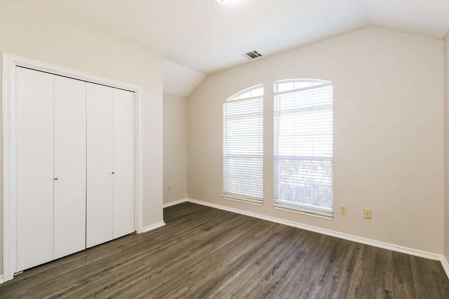 Building Photo - 600 NE 20th St