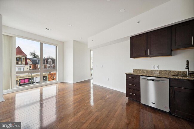 Building Photo - 4610 Cedar Ave