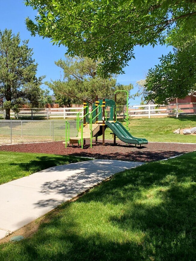 Building Photo - 2304 Sunnybrook Dr