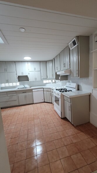 Building Photo - 3722 Sacramento Ave