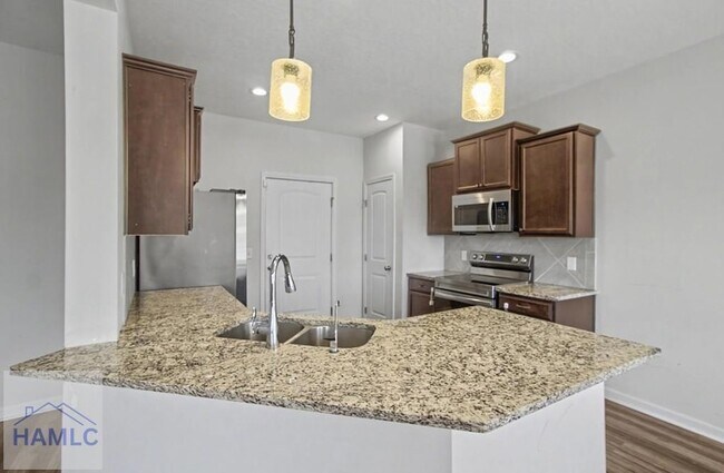 Building Photo - 121 Battalion Ln