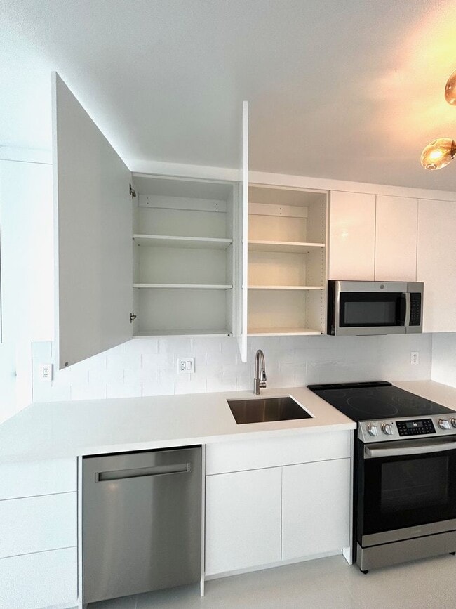 Building Photo - Fully Renovated East-Facing 2BR/2BA + Bonus Room | Ocean Views | In-Unit W/D