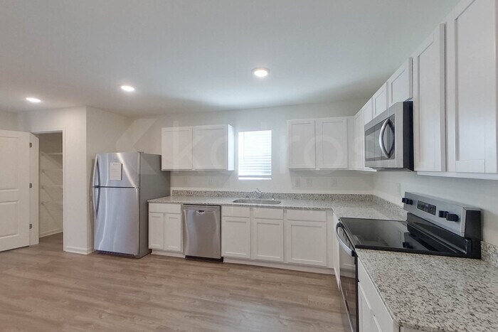 Building Photo - 103 Flat Rock Ml Trl