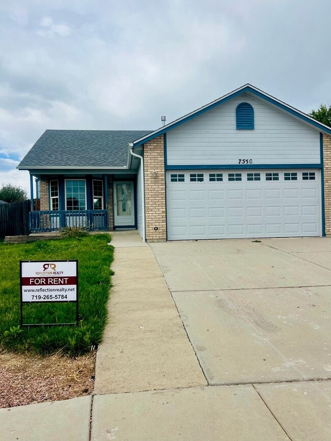 Building Photo - 4 Bedroom , 2 Bath, 2 Car New Carpet , Fre...