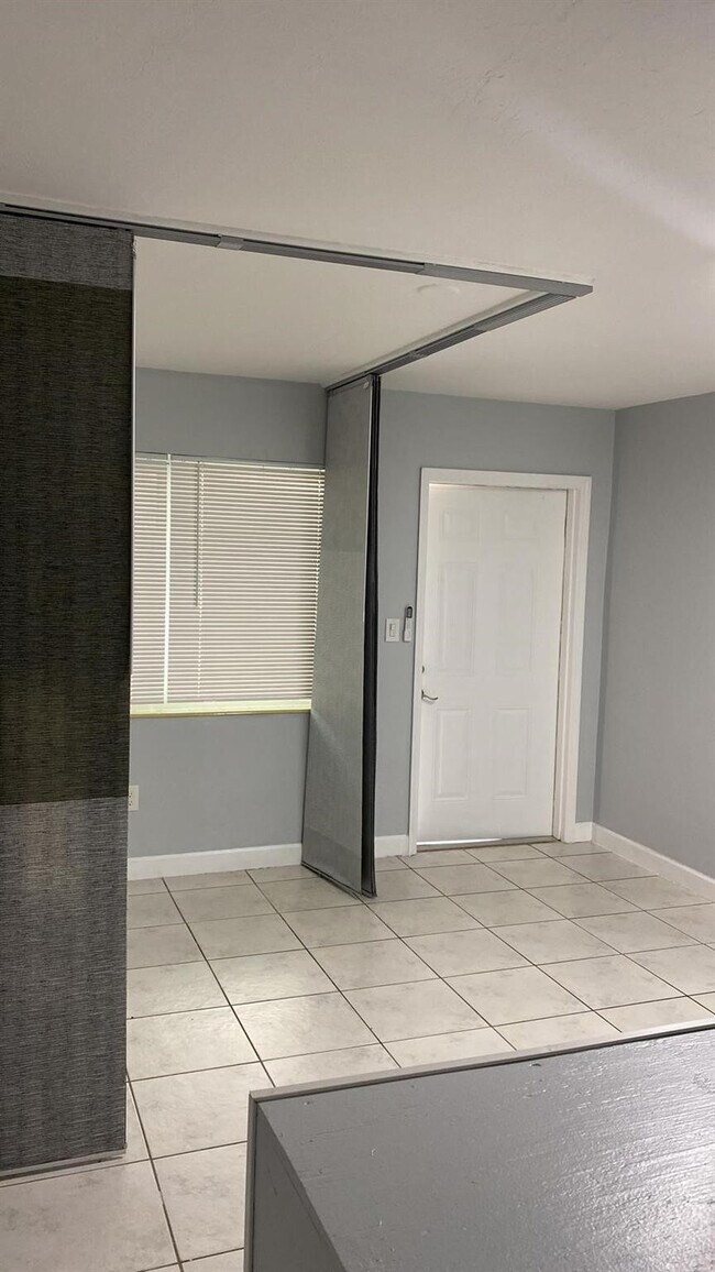 Building Photo - 6224 Miramar Pkwy