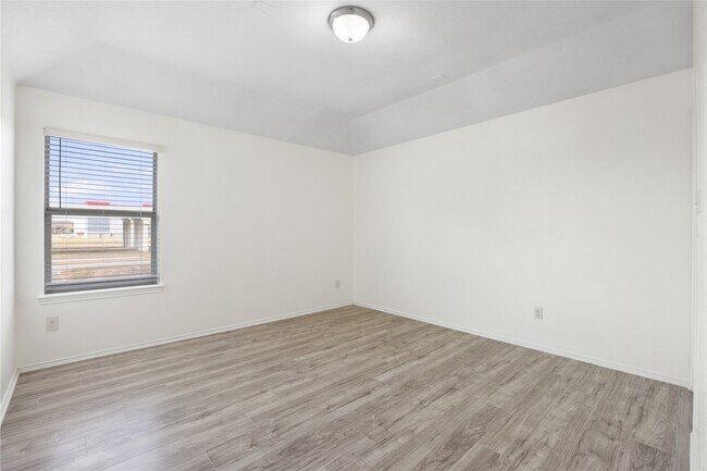 Building Photo - 23906 Fairport Harbor Ln