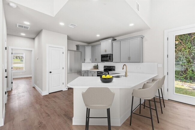 Building Photo - 2398 Valley Dr