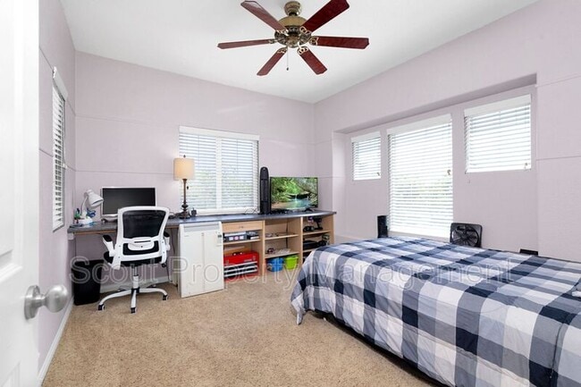 Building Photo - 40281 Salem Way