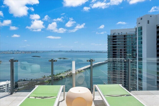 Building Photo - 501 NE 31st St