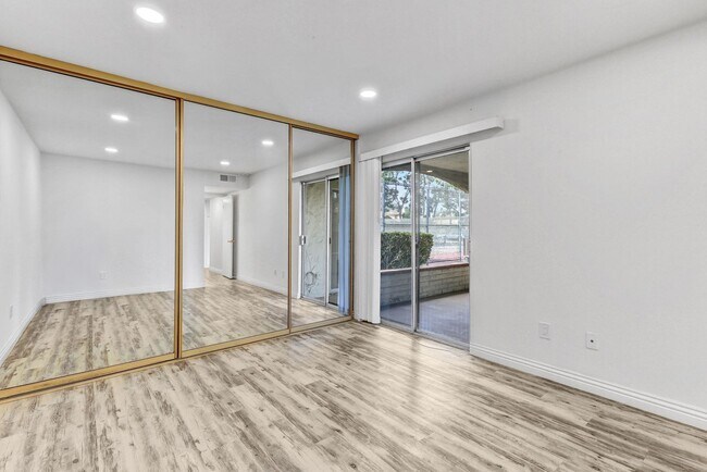 Building Photo - $500 MOVE IN SPECIAL! 2 BD, 2 BA Condo at Mission Plaza! 1000 Sq Ft w/ Great Amenities!