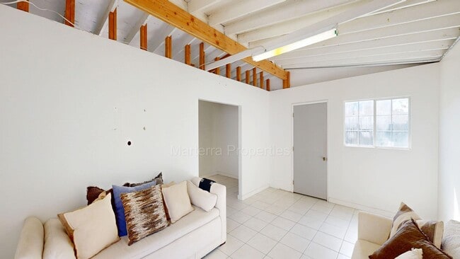 Building Photo - 19th St