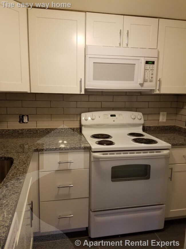 Building Photo - 524 Putnam Ave