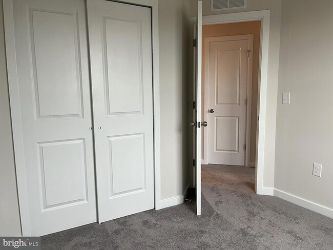 Building Photo - 7620 Clayton Ave