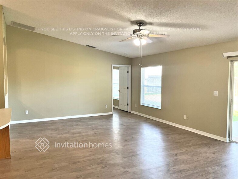 Building Photo - 1712 Laramie Cir