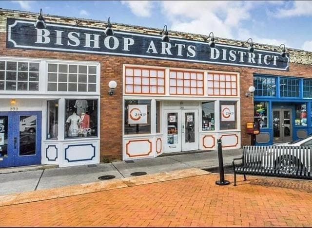 Building Photo - 104 S Rosemont Ave