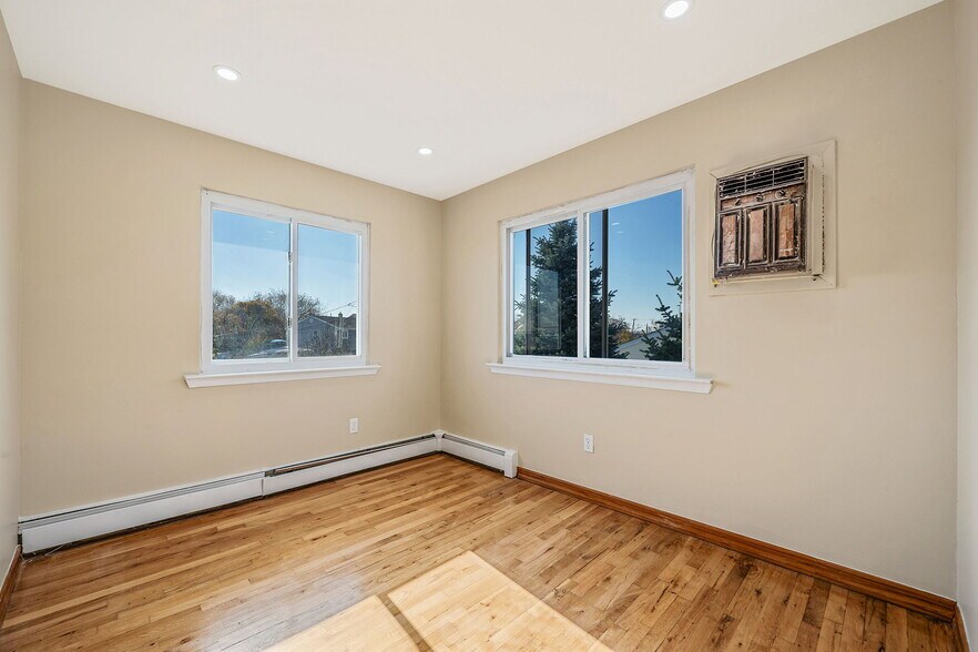 Building Photo - 4 Bay Pl