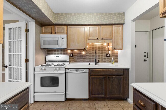 Building Photo - 220 Echelon Rd