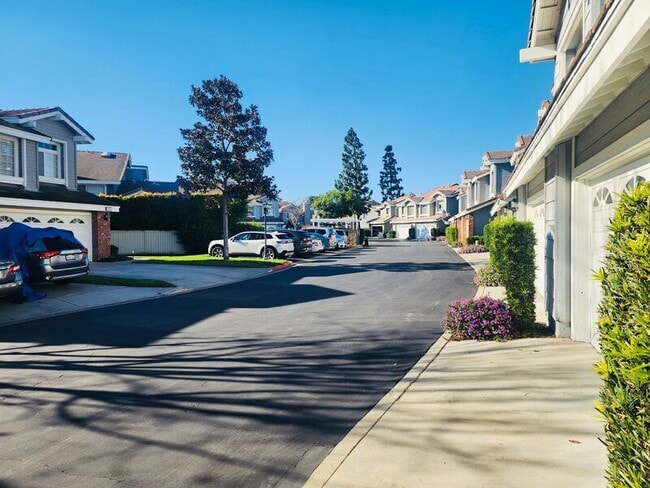 Building Photo - 2275 Hawthorne Pl