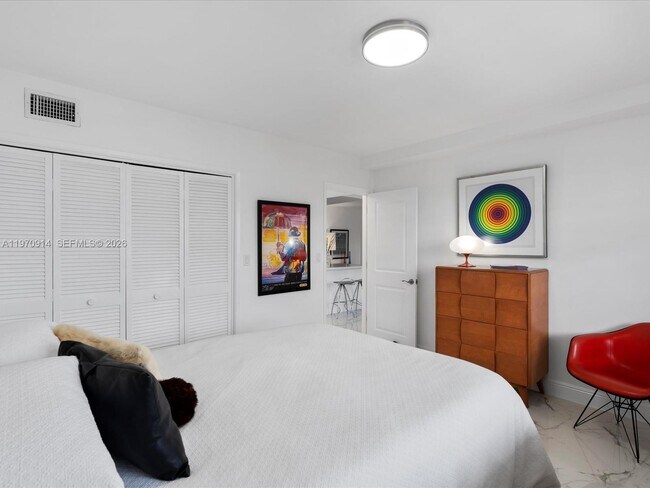 Building Photo - 336 N Birch Rd