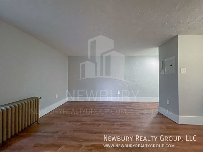 Building Photo - Modern Charm: Cozy 1-Bedroom Apartment wit...