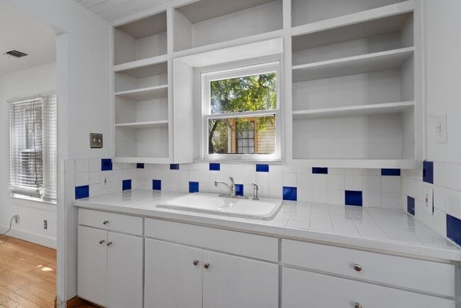 Building Photo - 1500 Newning Ave