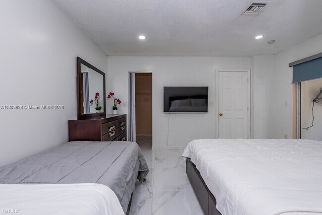 Building Photo - 3 br, 2 bath House - 14347 SW 176th Ter Fl...