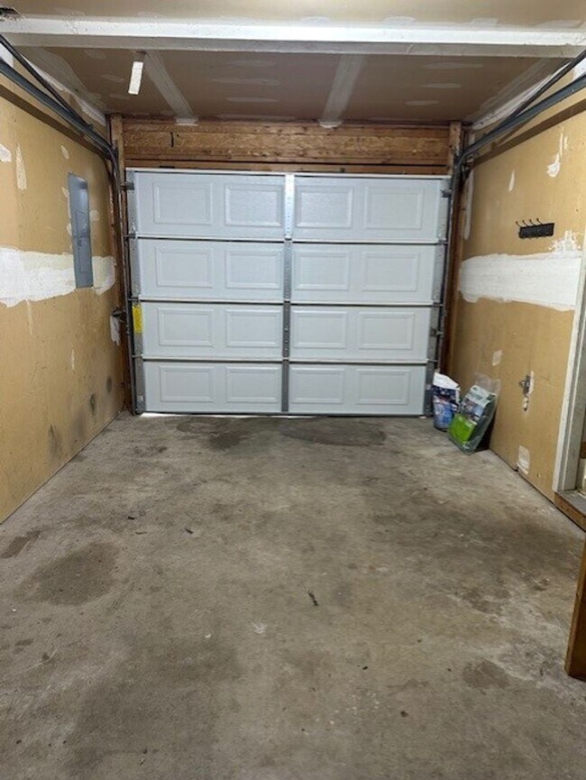 Building Photo - 26 Petersburg Ln