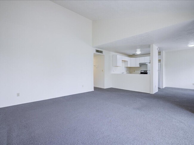 Building Photo - 2 Bedroom, 2 Bathroom with Community Pool!