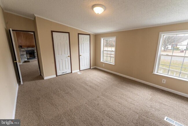 Building Photo - 1205 W 6th St