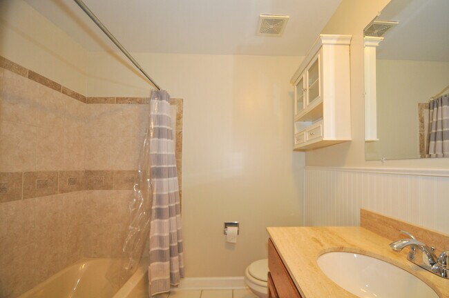 Building Photo - 254 George St