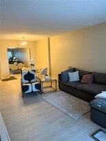 Building Photo - 400 Kings Point Dr