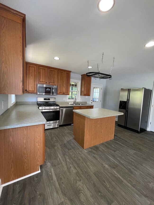 Building Photo - 3128 Headrow Cir