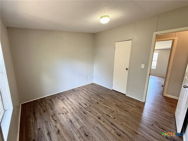 Building Photo - 319 E Zipp Rd