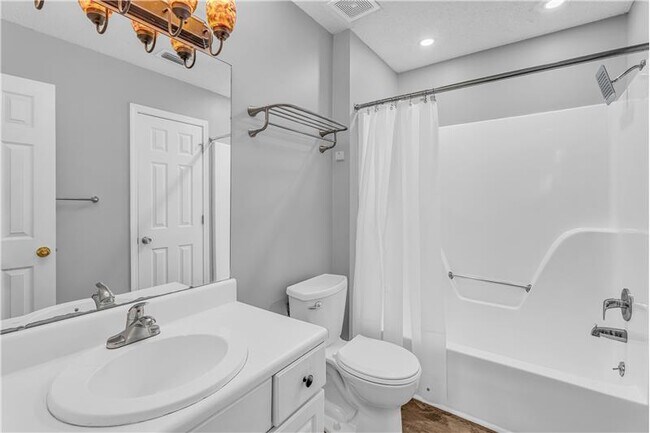 Building Photo - 68 Summer Oaks Dr