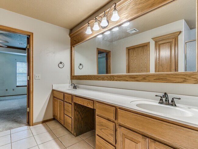 Building Photo - Stunning Open-Concept Home with Luxury Primary Suite & Outdoor Living