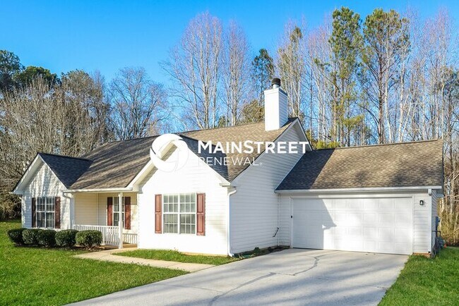 Building Photo - 3 Bedroom Pet-Friendly Home in Hampton, GA with Main Street Renewal
