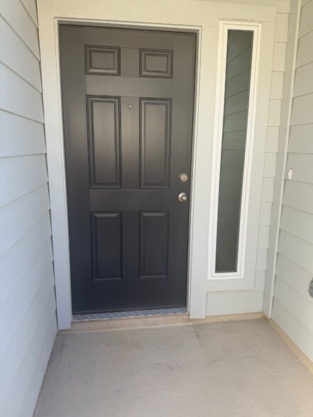 Building Photo - 194 Nespral Dr