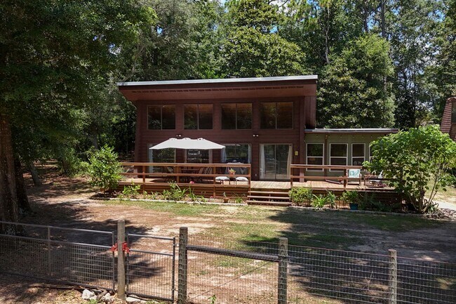 Building Photo - Move in ready August 1, 2025