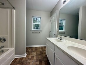 Building Photo - 3746 Glenwood Dr