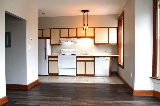 Building Photo - 1006 N 3rd St