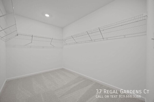 Building Photo - 37 Regal Gdns Ct