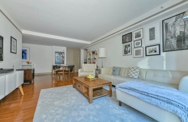 Building Photo - 3 Avery St