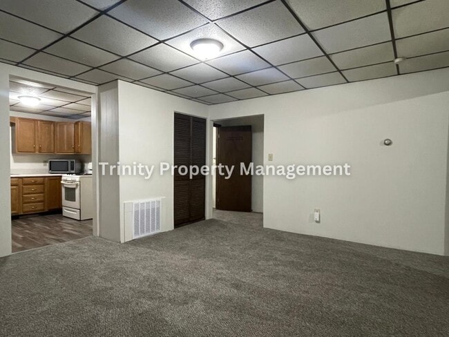 Building Photo - 738 1/2 Camden Pl