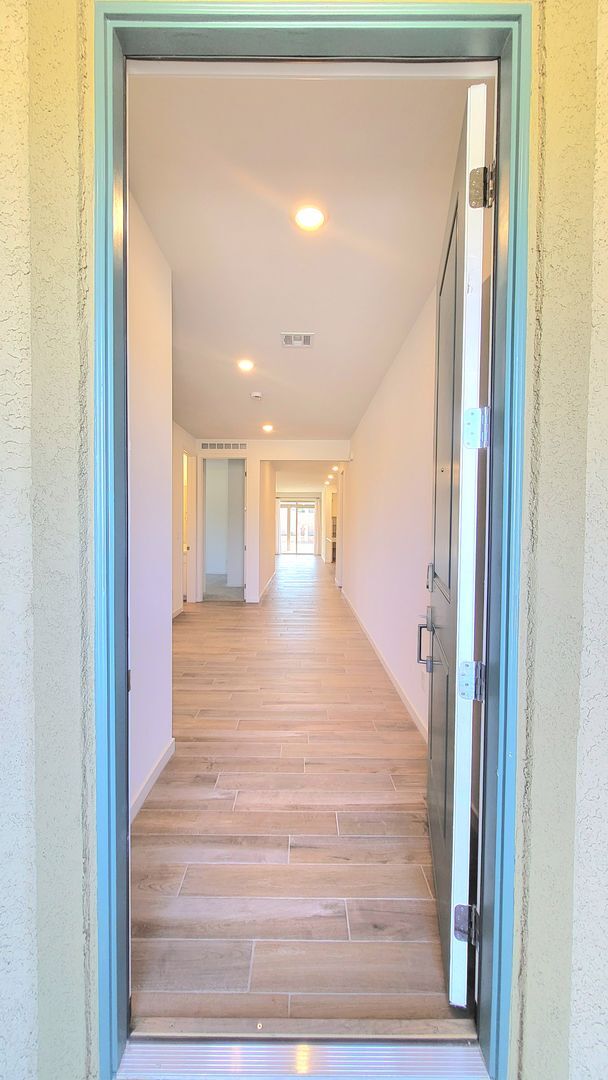 Building Photo - 5447 Splendido Ave