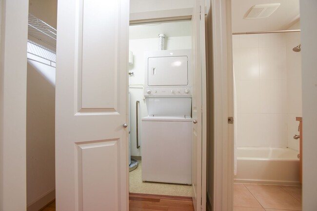 Building Photo - North Capital Hill owner offering move in special