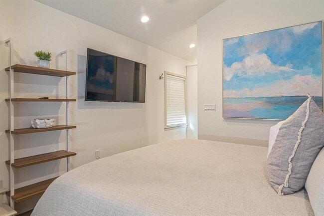 Building Photo - 304 NW 24th St